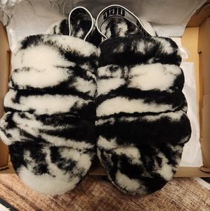 UGG Women's Fluff Yeah Zebra Slide Slippers size 8
